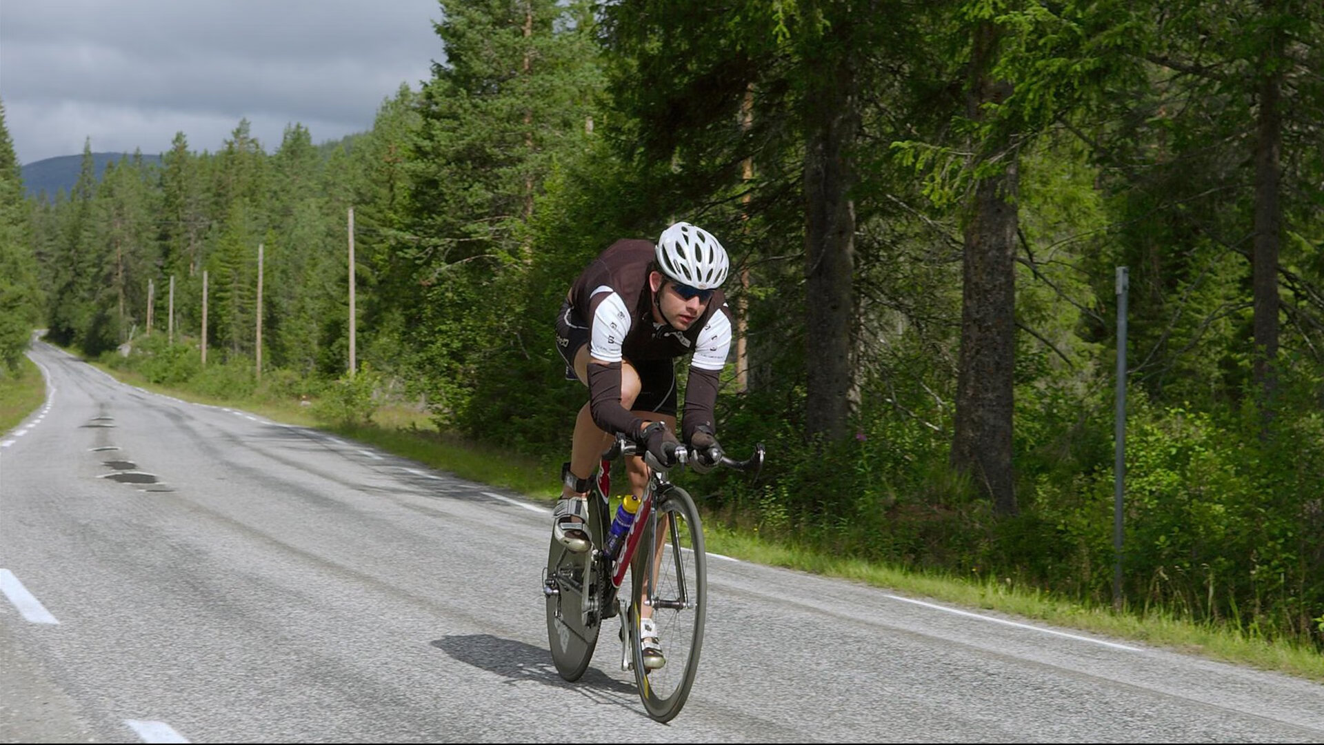 哈兰德连续进球带动球队整体士气与氛围提升,哈兰德进球数和出场数